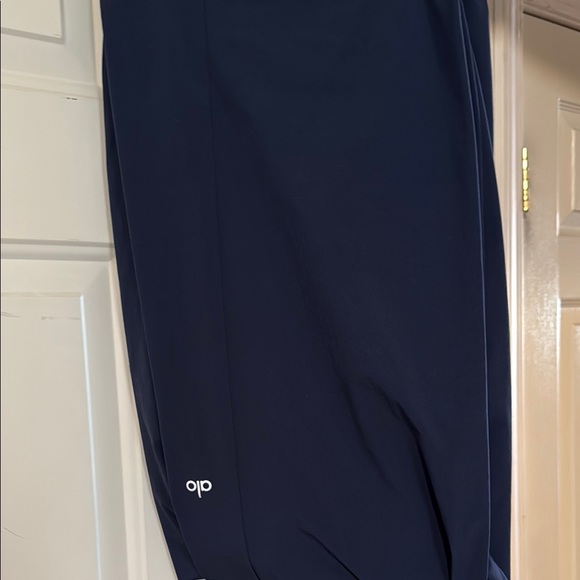 Alo Navy Wide-Leg Pants never worn brand new without tags - Picture 8 of 8
